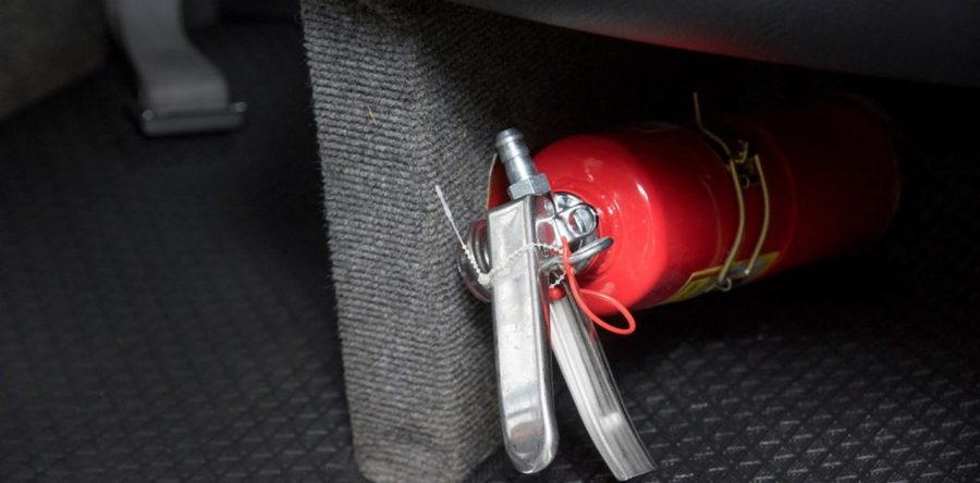 Perlukah Alat Pemadam Api Tersedia di Dalam Mobil?